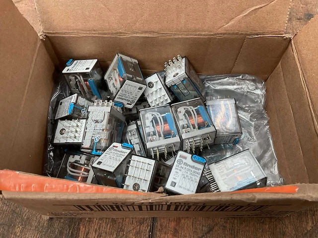 Finder 24v dc 7a 250v relay (12x) - afbeelding 6 van  7