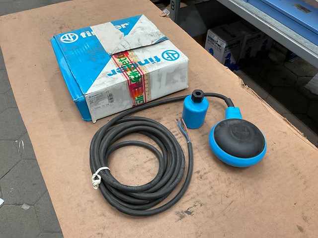 Finder fload switch (2x) - afbeelding 1 van  3