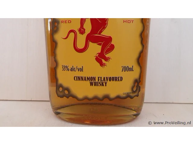 Fireball whisky - 700 ml - winkelverkoopprijs € 14.95 - afbeelding 3 van  3