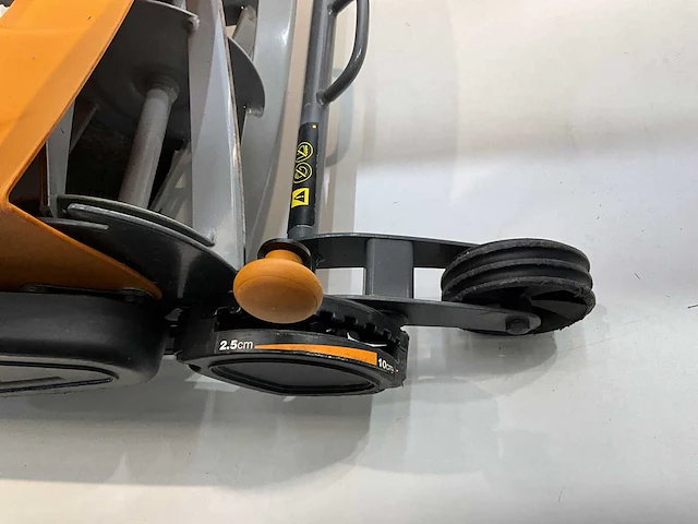Fiskars staysharp max grasmaaier - afbeelding 4 van  5
