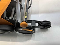 Fiskars staysharp max grasmaaier - afbeelding 4 van  5
