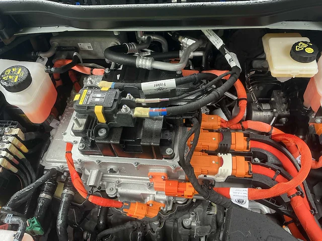 Fisker ocean personenauto (parts car) - afbeelding 30 van  39