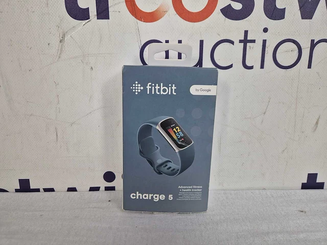 Fitbit charge 5 rvs (blauw) - afbeelding 2 van  3
