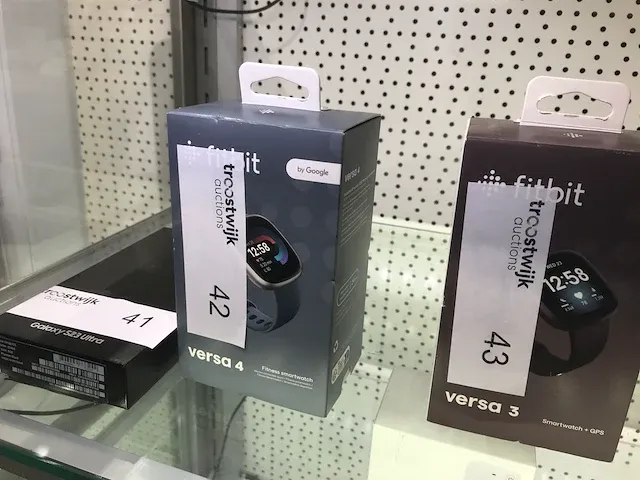 Fitbit smartwatch versa 4 - blauw - afbeelding 1 van  1