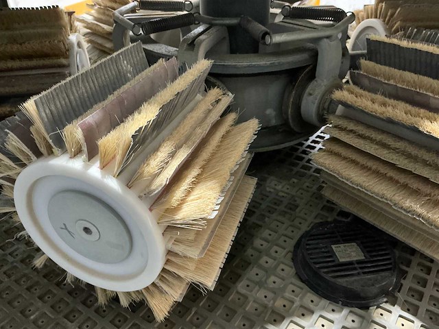 Fladder - 1990 - 300 aut/1000 - borstelmachine - afbeelding 13 van  14