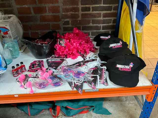 Flamingo merchandising - afbeelding 1 van  8