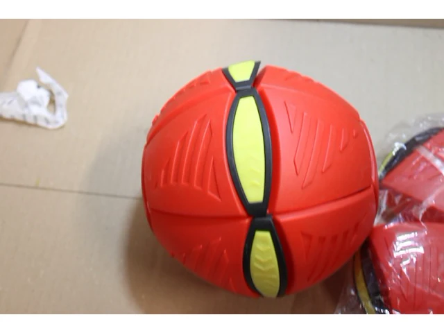 Flat speel bal 1x rood - afbeelding 7 van  7