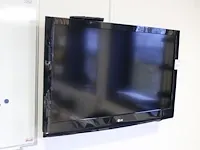 Flatscreen tv lg, 42 inch, met wandbeugel en afstandsbediening