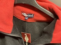 Fleece vest zwart met rode kraag maat s - afbeelding 3 van  7