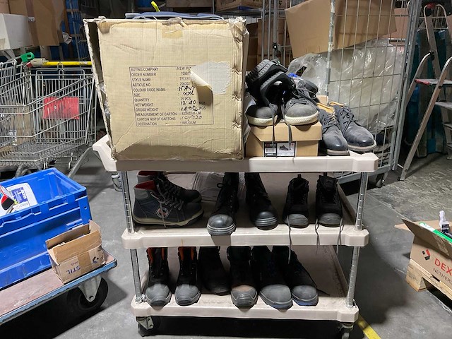 Fleece vesten en werkschoenen - afbeelding 1 van  30