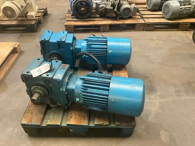 Flender elektromotor (2x) - afbeelding 2 van  5