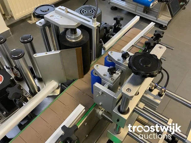 Fles-etiketteermachinemachine - afbeelding 7 van  14