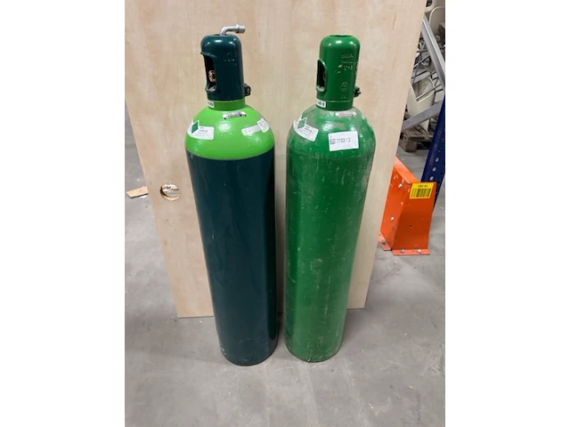 Fles protegon gas en fles argon gas - afbeelding 1 van  4
