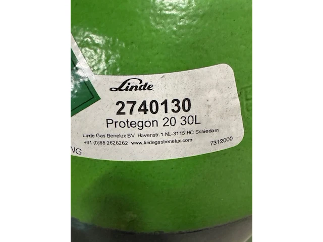 Fles protegon gas en fles argon gas - afbeelding 2 van  4