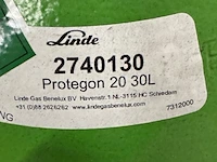 Fles protegon gas en fles argon gas - afbeelding 2 van  4