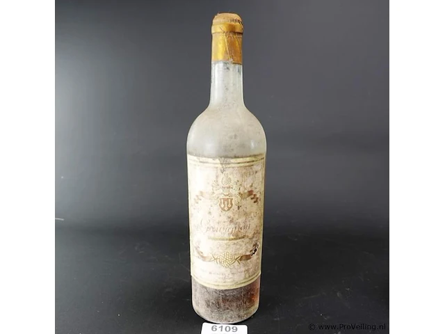 Fles wijn als op foto's - afbeelding 1 van  4