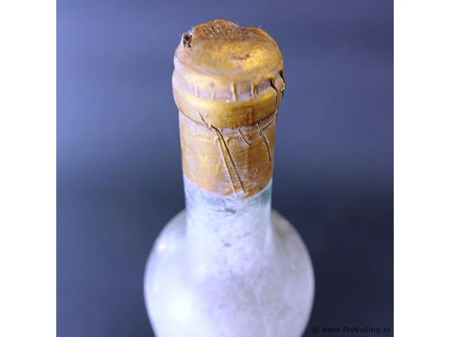 Fles wijn als op foto's - afbeelding 3 van  4