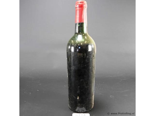 Fles wijn als op foto's - afbeelding 1 van  4