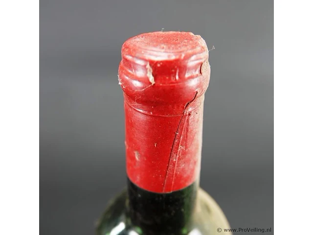 Fles wijn als op foto's - afbeelding 3 van  4