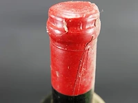 Fles wijn als op foto's - afbeelding 3 van  4
