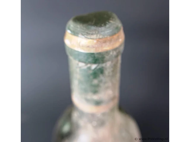 Fles wijn als op foto's - afbeelding 3 van  4