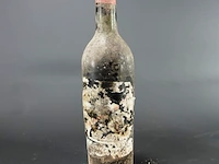 Fles wijn als op foto's - afbeelding 1 van  4