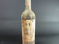 Fles wijn als op foto's - afbeelding 1 van  4