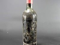 Fles wijn als op foto's - afbeelding 1 van  4