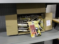 Flesfonteinen met clip categorie 1in doos. 28 verpakkingen van drie stuks - afbeelding 2 van  3