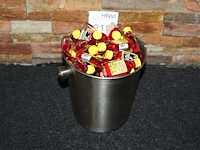 Flesjes flugel in champagnekoeler. - afbeelding 1 van  2