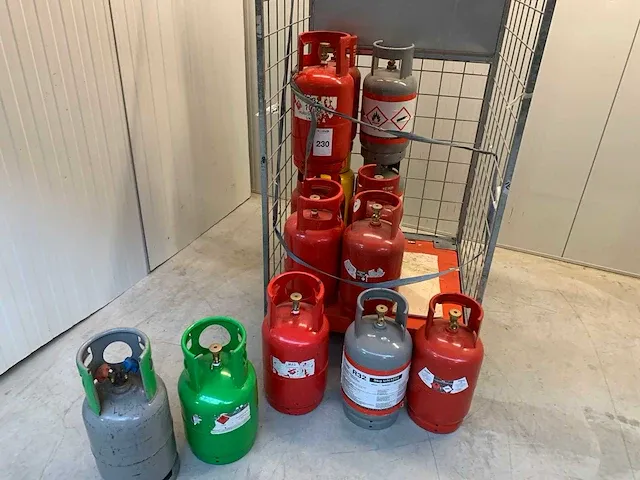 Flessen koudevulling airco (14x) - afbeelding 1 van  11