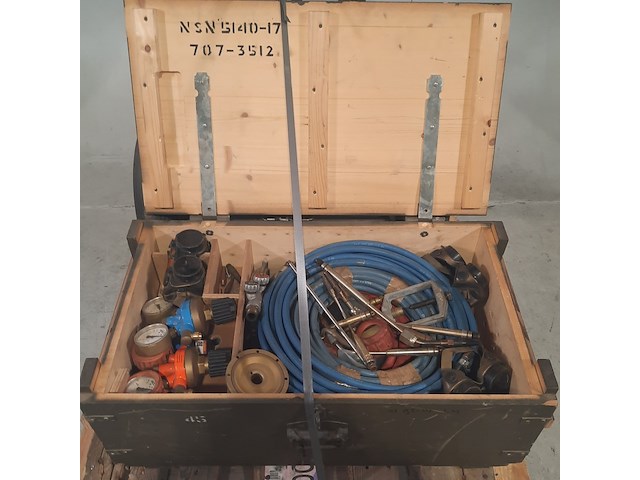 Flessenwagen met las uitrusting - afbeelding 2 van  6