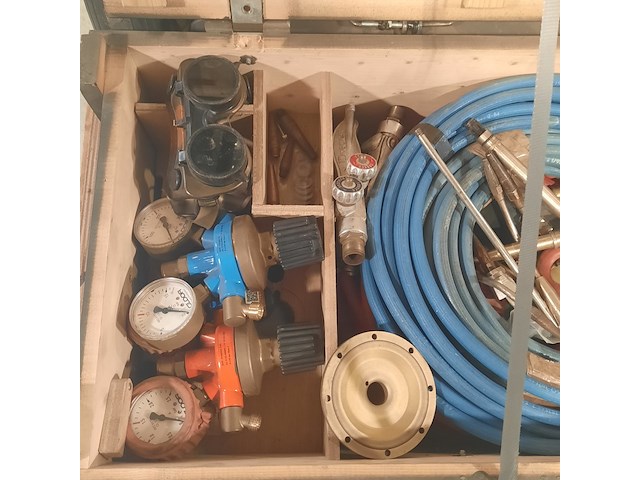 Flessenwagen met las uitrusting - afbeelding 3 van  6