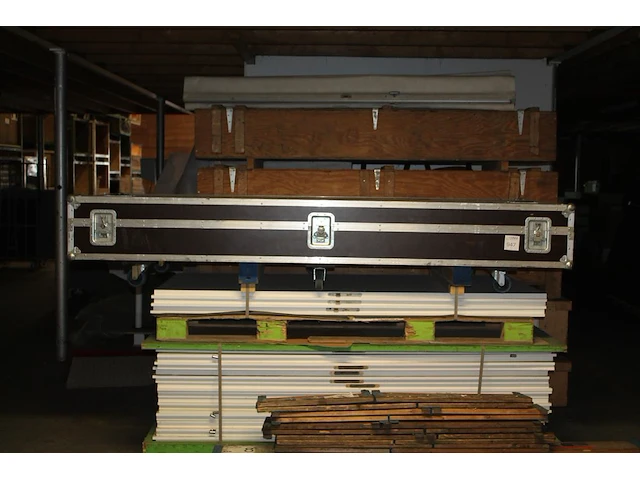 Flightcase. afmeting 250 cm x 108 cm x 33 cm - afbeelding 1 van  2