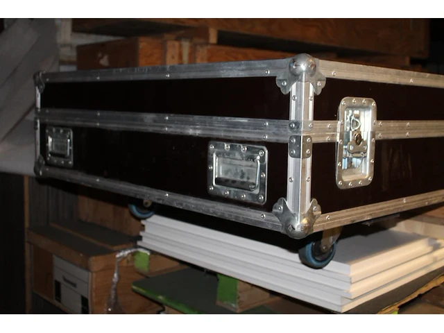 Flightcase. afmeting 250 cm x 108 cm x 33 cm - afbeelding 2 van  2
