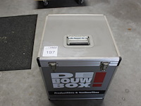 Flightcase. afmeting 41 x 41 x 46 cm.