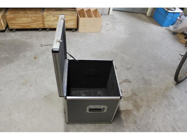 Flightcase. afmeting 41 x 41 x 46 cm. - afbeelding 2 van  2
