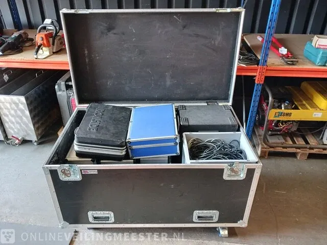 Flightcase met audioapparatuur - afbeelding 23 van  29
