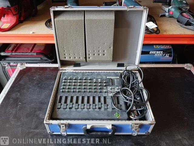 Flightcase met audioapparatuur - afbeelding 28 van  29
