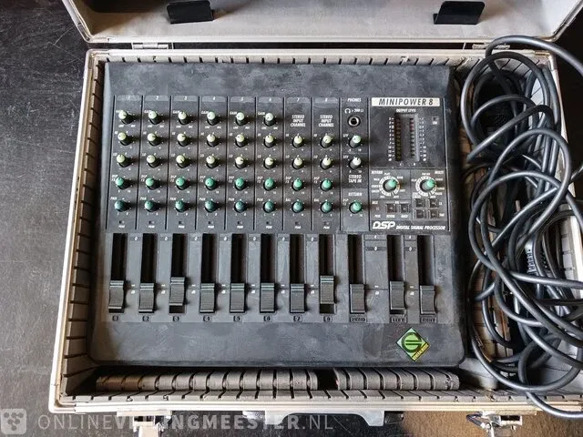 Flightcase met audioapparatuur - afbeelding 29 van  29