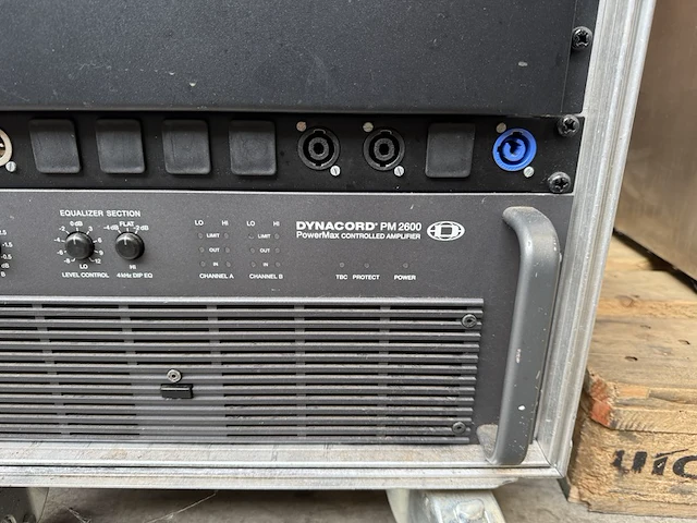 Flightcase met dynacord pm 2600 versterker - afbeelding 3 van  7