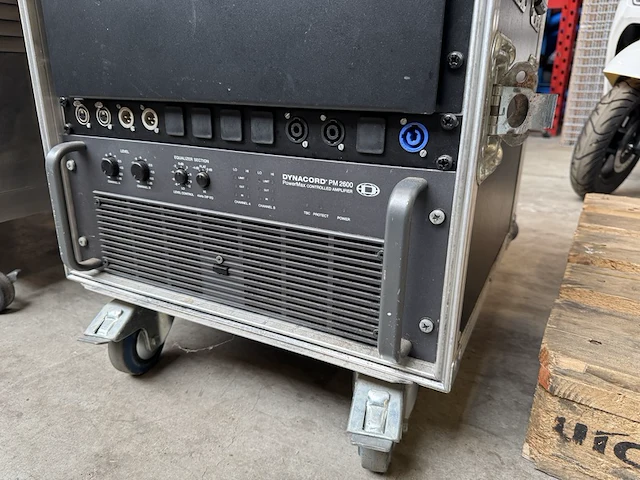 Flightcase met dynacord pm 2600 versterker - afbeelding 4 van  7