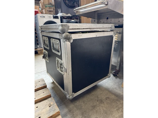 Flightcase met dynacord pm 2600 versterker - afbeelding 7 van  7