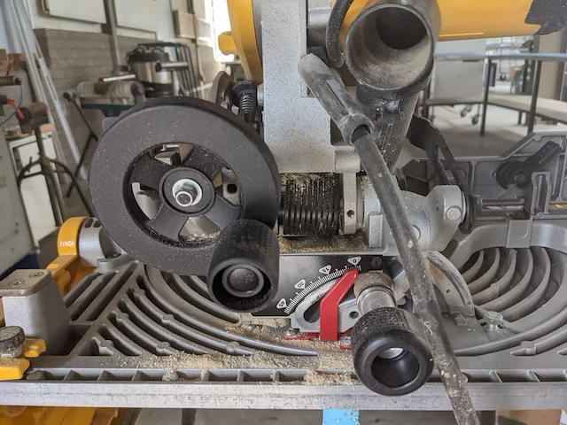 Flip-over zaagtafel dewalt - afbeelding 3 van  11