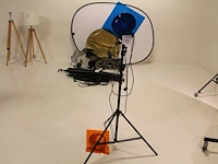 Flitslamp mettle 400 q op in hoogte verstelbaar statief bowens en twee kleurenfilters. - afbeelding 1 van  5