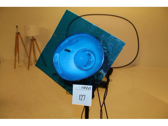 Flitslamp mettle 400 q op in hoogte verstelbaar statief bowens en twee kleurenfilters. - afbeelding 2 van  5