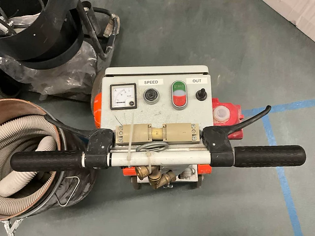 Flooriq vlfr-d 4.0 vloerverwarming freesmachine - afbeelding 14 van  19