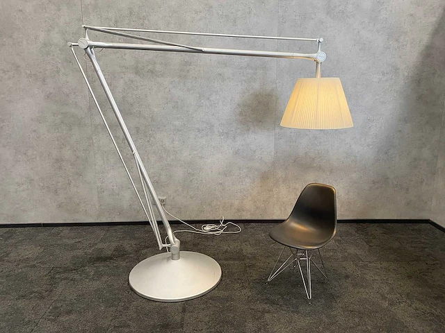 Flos superarchimoon - design vloerlamp - philippe starck - afbeelding 1 van  14