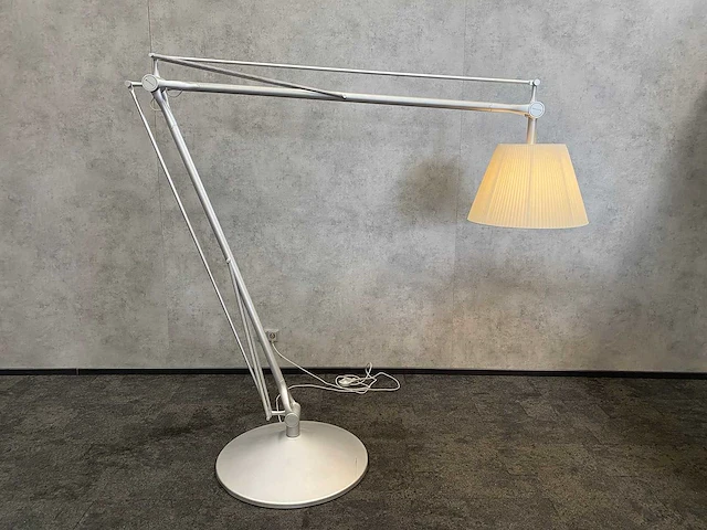 Flos superarchimoon - design vloerlamp - philippe starck - afbeelding 8 van  14