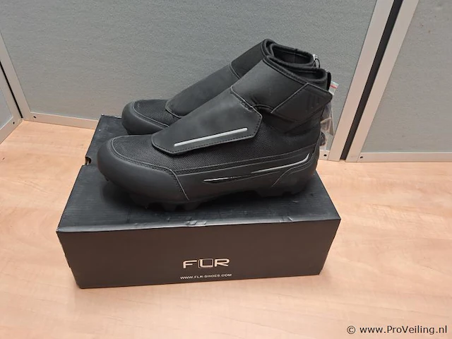 Flr fietsschoenen model defender mtb | kleur zwart | maat 43 - afbeelding 1 van  6